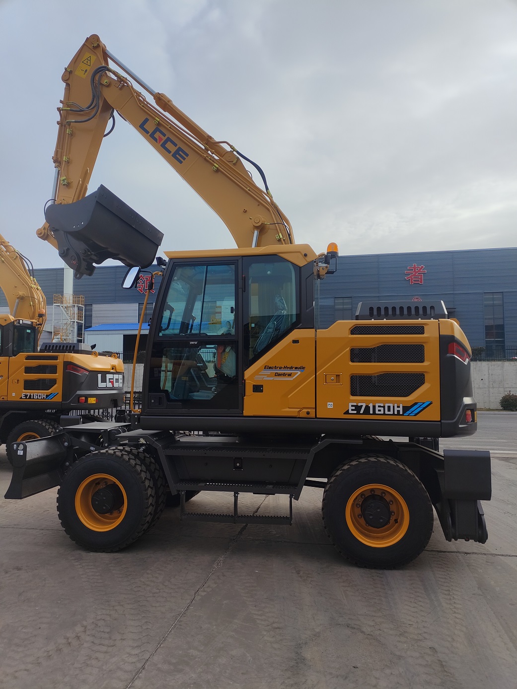 Колесный экскаватор LGCE E7160H