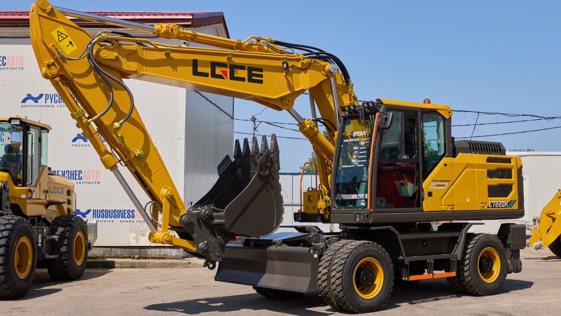 Колесный экскаватор LGCE E7220H