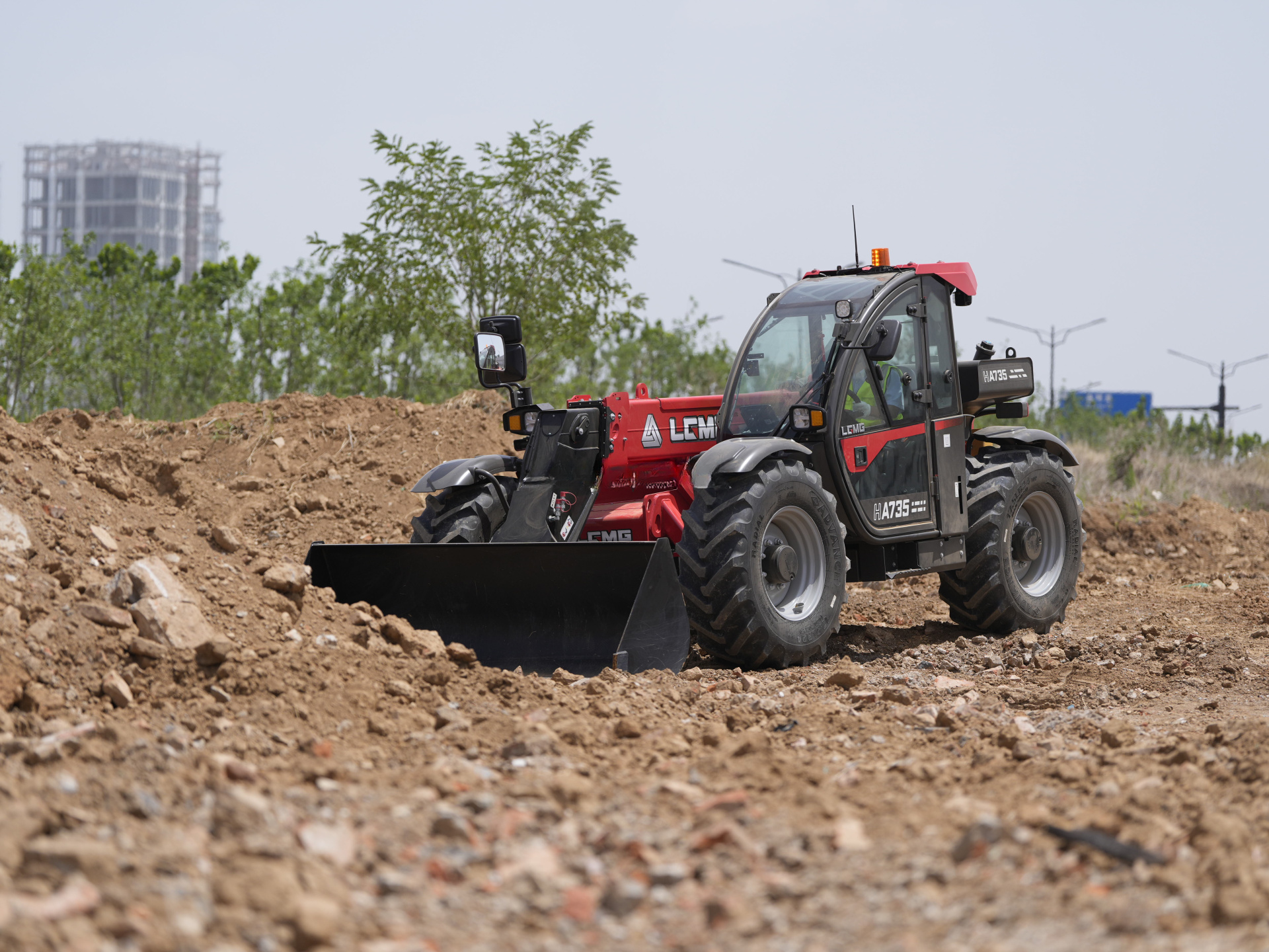 Телескопический погрузчик LGMG HA735