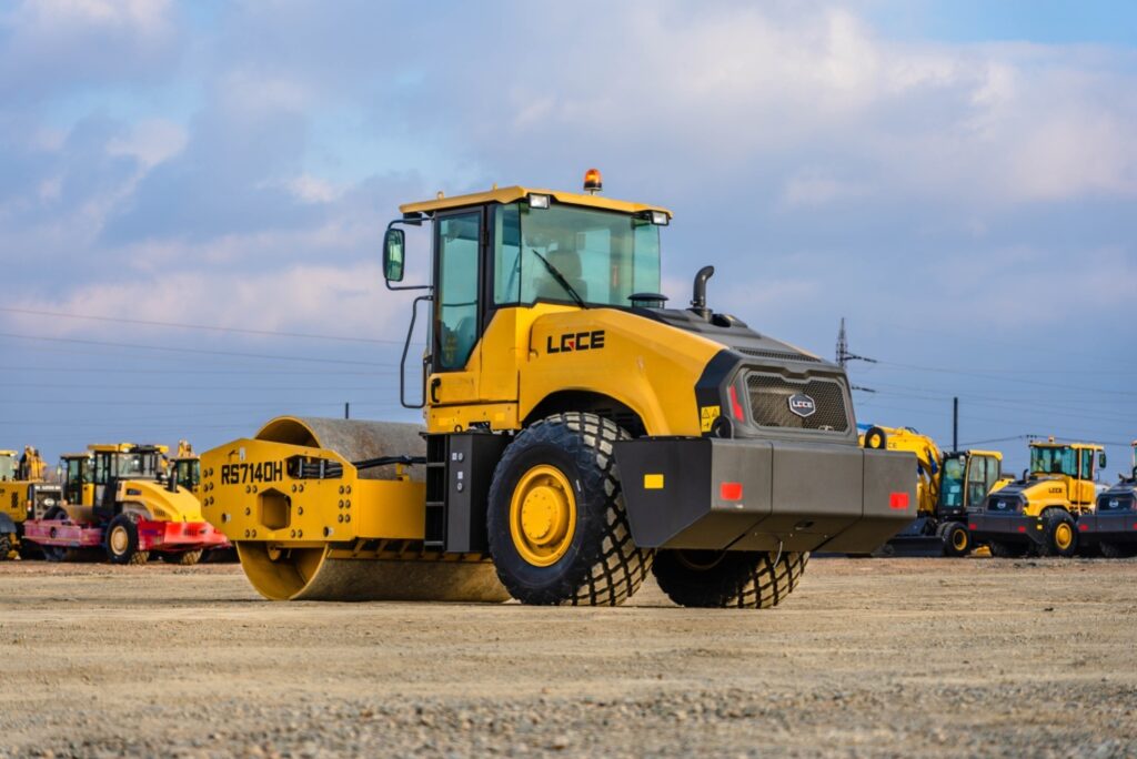 Вибрационный каток LGCE RS7140H