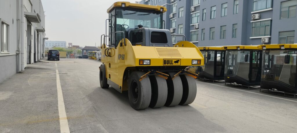 Каток LGCE RS8200H с пневмошинным вальцем