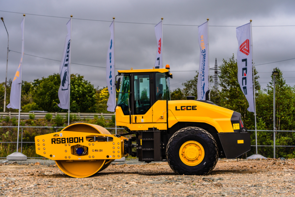 Вибрационный каток LGCE RS8180H